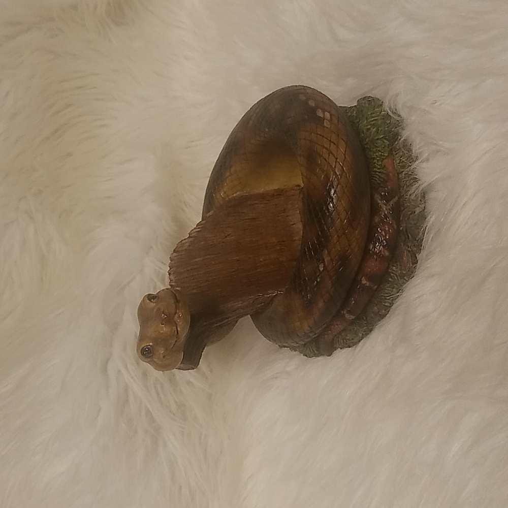 SNAKE WINE HOLDER